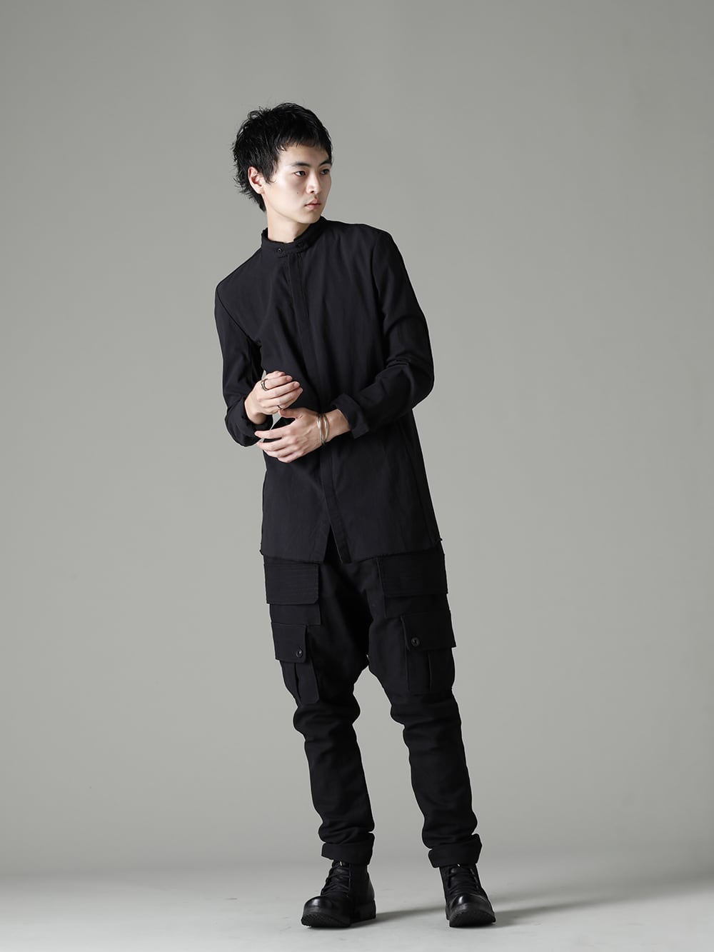 DEVOA 22-23AW Styling with cargo pants and shirt SHIRT1-F1505F-F035 Shirt1 F1505F+F035 PTN-LCG-Black Cargo Pants Cotton / Linen Black BOOT4-LEATHER Boots 4 Leather 2-001