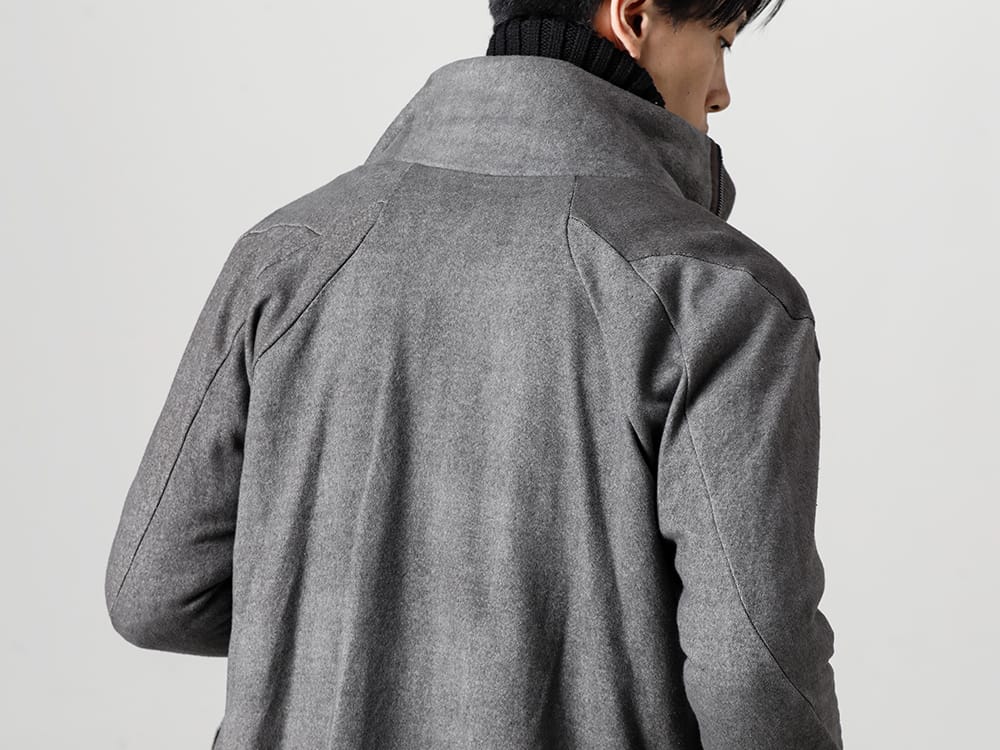 D.HYGEN - ディーハイゲン 22-23AW 着脱可能な衿パーツを備えたデッキセーターをインナーにセレクト  - ST101-0322A-Untwisted Fleece-Lined Zip-up High-Neck Jacket Dust 2-004