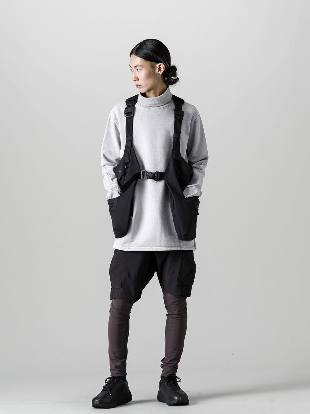 SUNCORE 2022-23AW Styling - SUNCORE SUNCORE Night Run Light Pullover Jersey Style Winter shorts style with SUNCORE sneakers - RB-424 Pullover Jersey Ice Gray
 - RB-416 2Way Tactical Vest Bag - SCV186C016 Night Run light Black