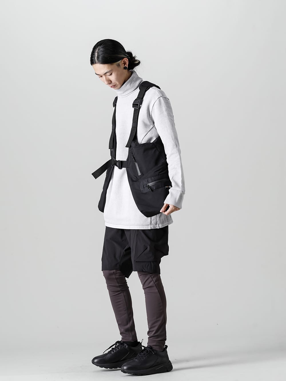 SUNCORE 2022-23AW Styling Winter shorts style with SUNCORE sneakers - RB-424 Pullover Jersey Ice Gray
 - RB-416 2Way Tactical Vest Bag - SCV186C016 Night Run light Black 1-001