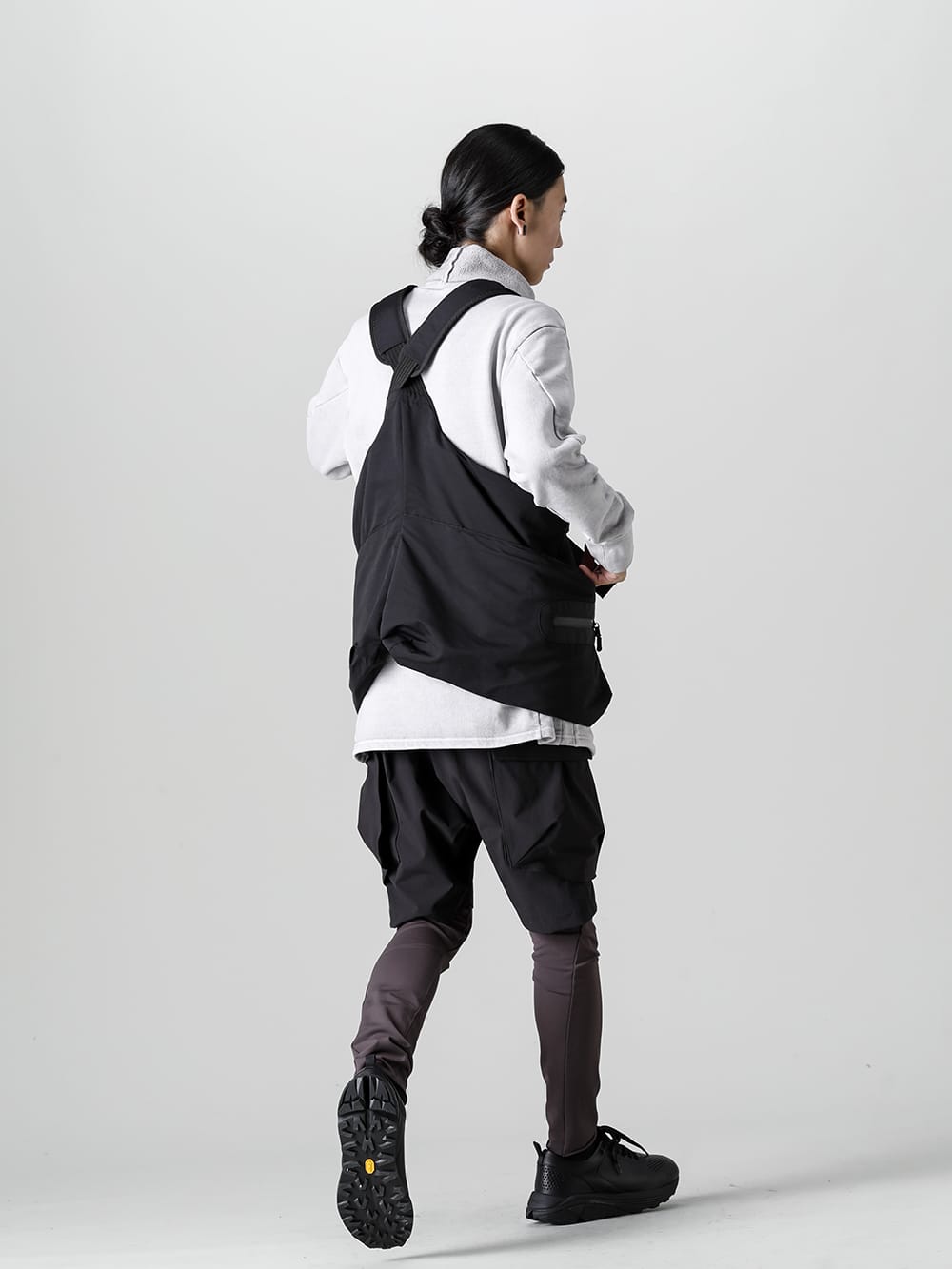SUNCORE 2022-23AW Styling Winter shorts style with SUNCORE sneakers - RB-424 Pullover Jersey Ice Gray
 - RB-416 2Way Tactical Vest Bag - SCV186C016 Night Run light Black 1-002