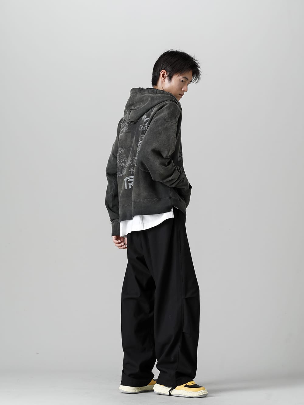 Maison MIHARAYASUHIRO 2022-23AW Styling Street style with an impactful graphic hoodie! - A09HD551 Distressed Hoodie Balck - A09TS701 SELF CULTURE Print
New sole -WAYNE Low- leather Low-top sneakers Tee White - J09PT041 Compact Cotton Wide Trousers
Compact Cotton Wide Trousers
Compact Cotton Wide Trousers
Compact Cotton Wide Trousers 1-001