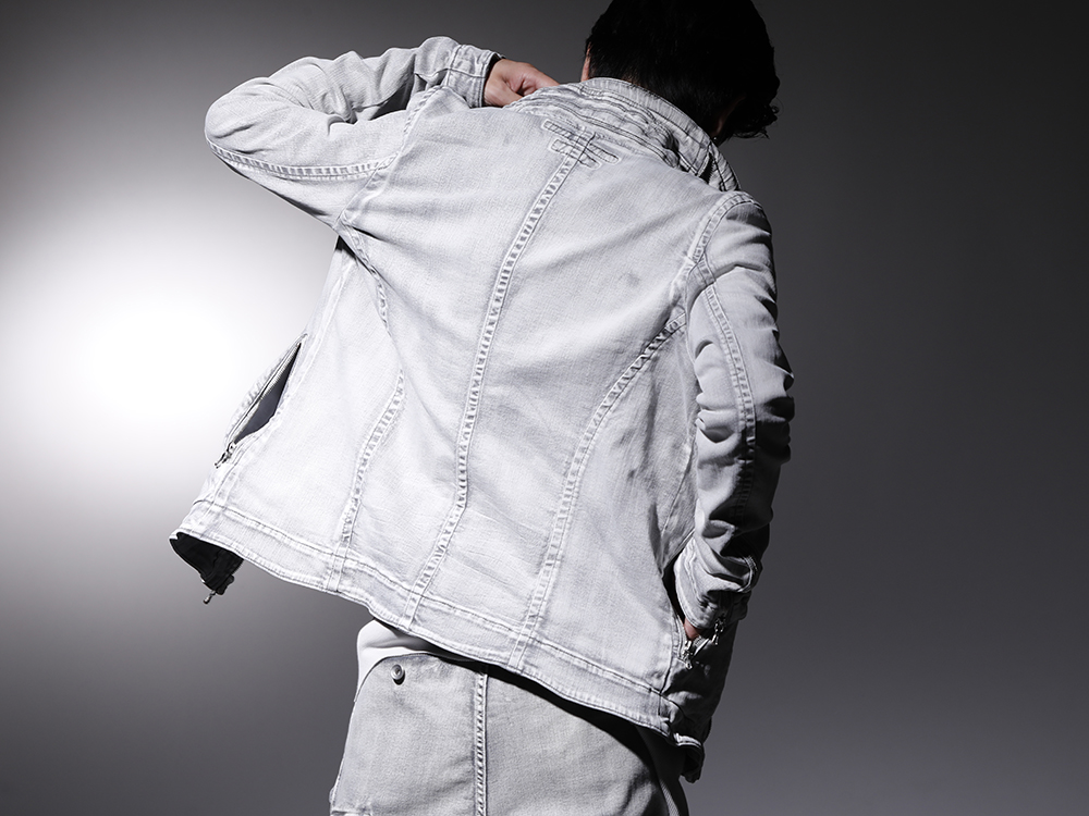 ユリウス 2022-23AW - ミリタリーモードな雰囲気漂うデニムジャケット - 799BLM22-PL(10.5oz ストレッチデニム カバードネック ジャケット) 799CUM25-Plaster(リブ アシンメトリーカットソー プラスター) - 2-003