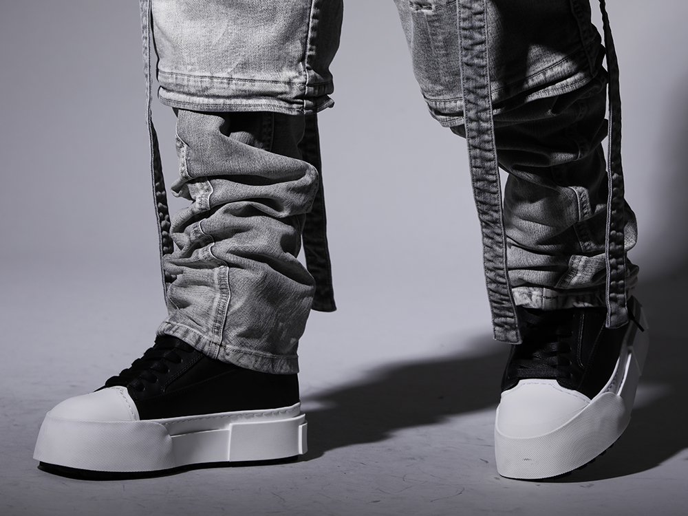ユリウス 2022-23AW - ワイドシルエットでインパクト抜群のガスマスクパンツ - 797FWM2-L-Black-White(カウレザー レースアップ スニーカー ブラック × ホワイト) - 3-008