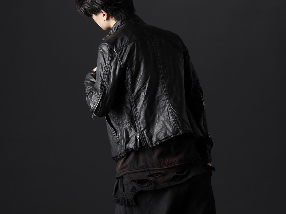 The Viridi-anne / D.HYGEN 2022-23AW - This style uses a leather jacket that will be very useful in the coming season. - VI-3504-06-Black(Goat Leather Jacket Black) ST101-0922A-Black(30/- Soft Cotton Jersey Damaged Long Sleeve T-Shirt Black) - 2-003