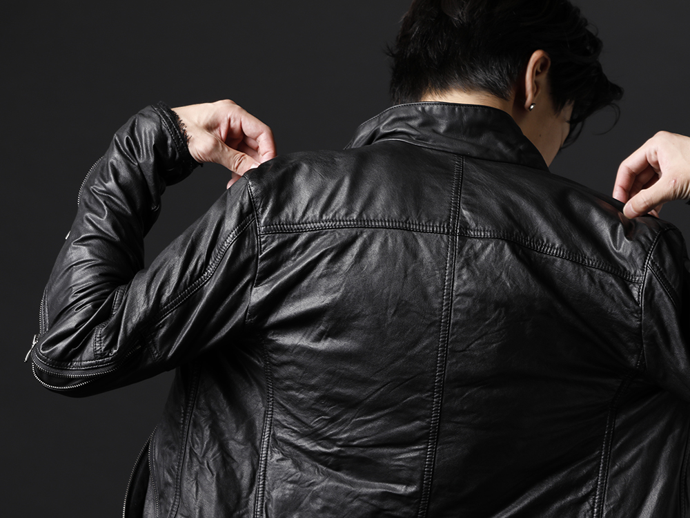 The Viridi-anne / D.HYGEN 2022-23AW - This style uses a leather jacket that will be very useful in the coming season. - VI-3504-06-Black(Goat Leather Jacket Black) ST101-0922A-Black(30/- Soft Cotton Jersey Damaged Long Sleeve T-Shirt Black) - 2-010