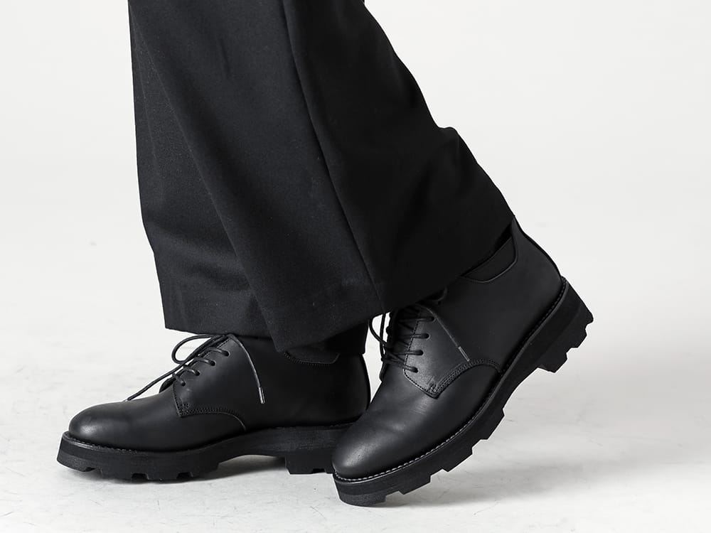 The Viridi-anne 22-23AW Black pants with VU's signature tapered wide silhouette for beautiful legs! - RB-421-Derby Gore - vu-a22-p10-Knee Wide Pants Black 3-003