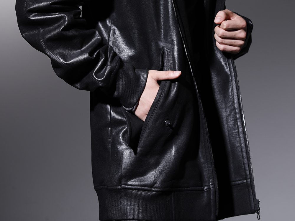 JULIUS 2022-23AW - A mode parka with a coated surface - 799CUM21-C(Front Zip Coated Sweat Hoodie) 799CUM25-Charcoal(Rib Asymmetry Cutsewn Charcoal) - 2-005