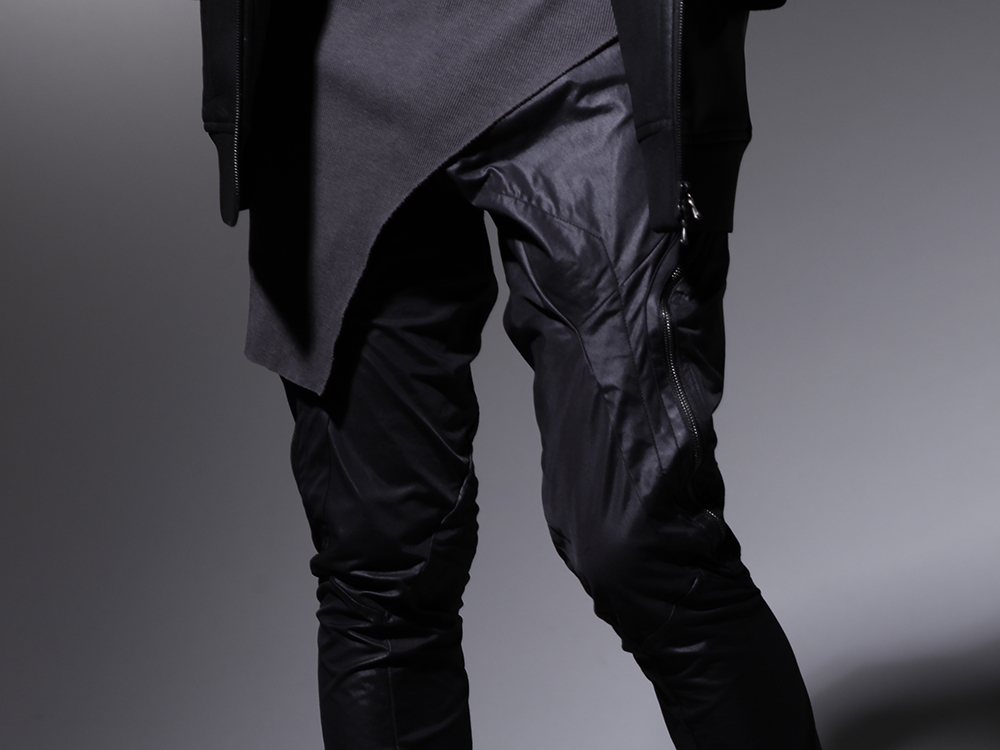 JULIUS 2022-23AW - Cargo pants from the JULIUS collection line paired with bulky sneakers. - 797PAM12(Cargo Pants Polyester Cotton Cloth) - 3-004