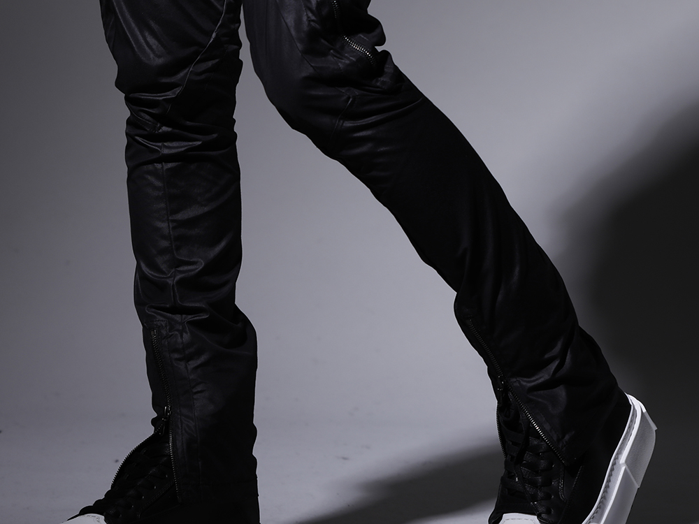 JULIUS 2022-23AW - Cargo pants from the JULIUS collection line paired with bulky sneakers. - 797PAM12(Cargo Pants Polyester Cotton Cloth) - 3-005