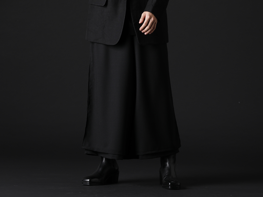 kujaku 2022-23AW - Pants expressing the concept of the collection. - KJ-22AW22(hirugao pants) KJ-21AW38(Kiri Boots) - 3-001