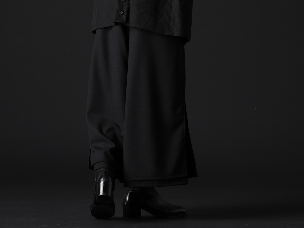 kujaku 2022-23AW - Pants expressing the concept of the collection. - KJ-22AW22(hirugao pants) KJ-21AW38(Kiri Boots) - 3-003