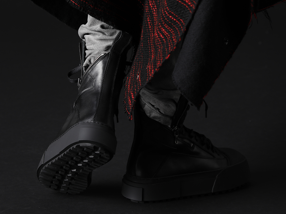 ユリウス 2022-23AW - 退廃的な雰囲気を漂わせるカラーリングのスキニーデニム - 797FWM2-L-Black(カウレザー レースアップ スニーカー ブラック) - 3-007