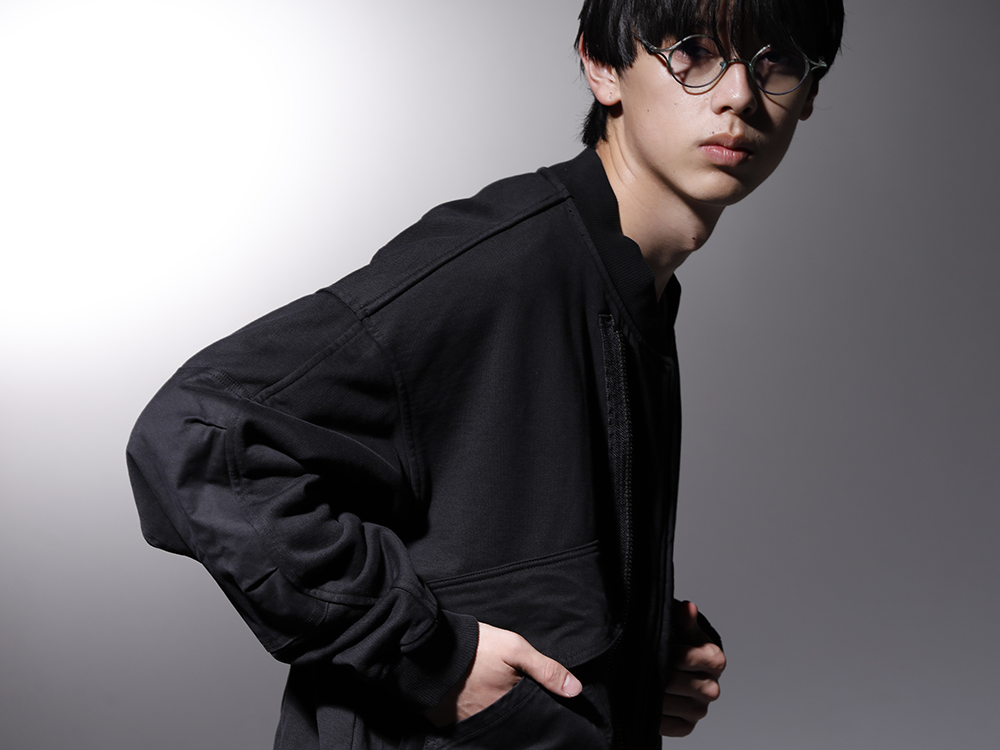 ザ ヴィリディアン / リガーズ 2022-23AW - ルーズシルエットのブルゾンにクセのあるレイヤード - VI-3536-01(コットン裏毛 MA-1ブルゾン) RG1022TVA-JADE / INK(リガーズ 10周年 コラボレーション サングラス ジェイド / インク) - 2-004