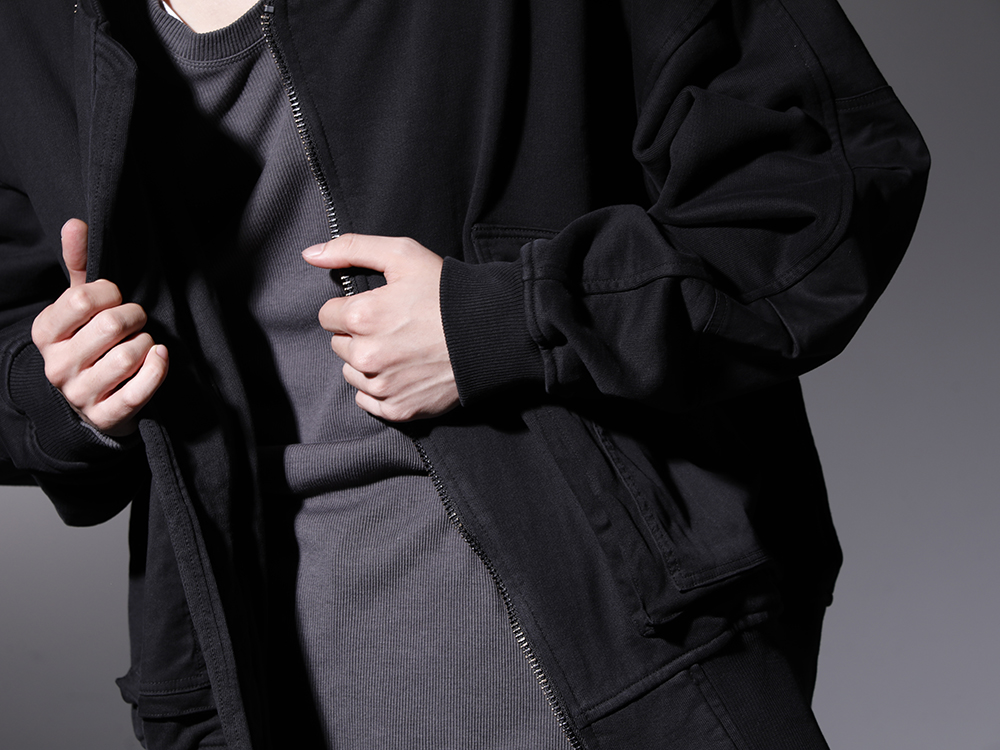 ユリウス / ザ ヴィリディアン 2022-23AW - ルーズシルエットのブルゾンにクセのあるレイヤード - VI-3536-01(コットン裏毛 MA-1ブルゾン) 799CUM25-Charcoal(リブ アシンメトリーカットソー チャコール) - 2-005