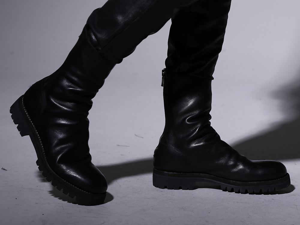 グイディ 2022-23AW - スタイリングにアクセントを加える光沢の強いパンツ - 788V-black(バックジップブーツ ラバーソール - ホース フルグレイン レザー) - 3-007