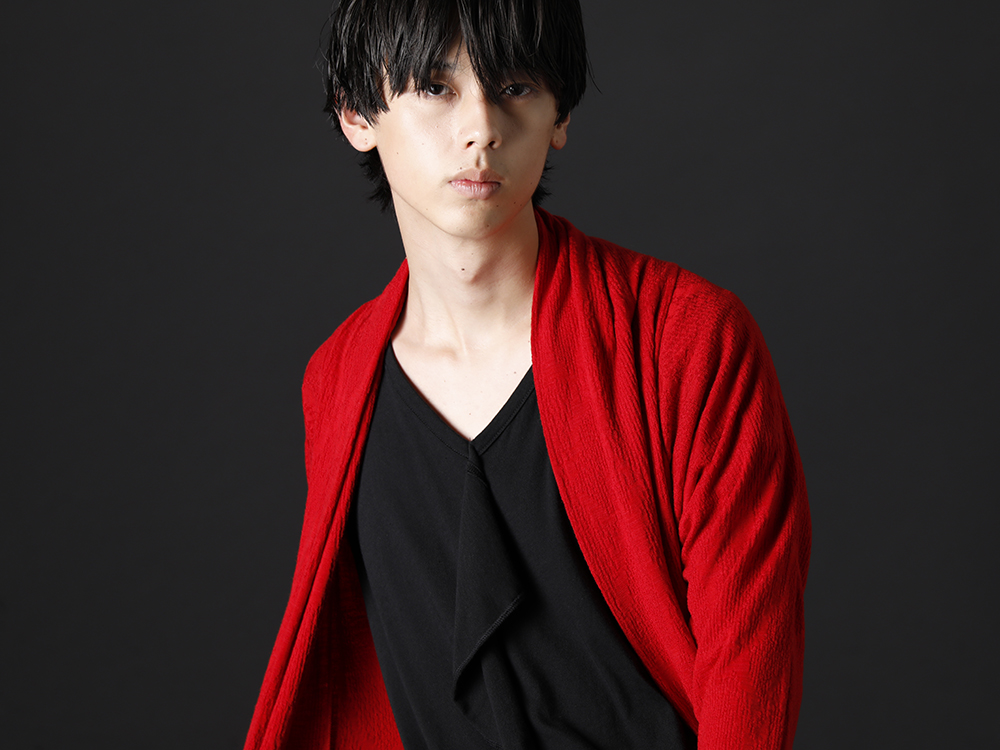 kiryuyrik / THE ONENESS 2022-23AW - A cardigan with a bright red and designer silhouette. - KO-HT25-057(Python Jacquard Jersey Dolman Flare Cardigan) OA-HT31-051(Dolma Frill T-Shirts) - 3-007