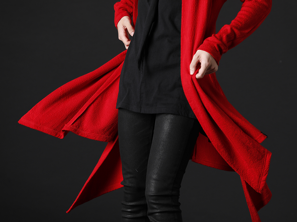 kiryuyrik / THE ONENESS 2022-23AW - A cardigan with a bright red and designer silhouette. - KO-HT25-057(Python Jacquard Jersey Dolman Flare Cardigan) OA-HT31-051(Dolma Frill T-Shirts) - 3-008