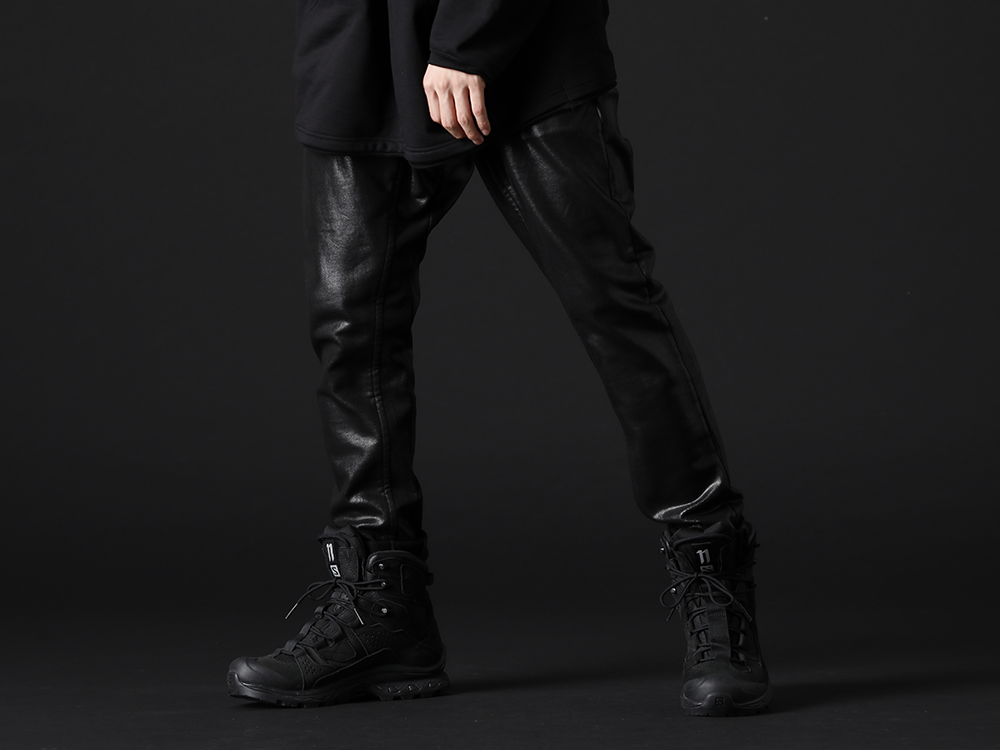 ユリウス / イレブン バイ ボリス ビジャン サベリ 2022-23AW - ストレスフリーなスウェット生地にブランドらしさを加えたパンツ - 799PAM26-C(コーティングスウェット シームドパンツ) BOOT2-GTX-Black(BOOT2 ゴアテックス ブラック) - 3-001