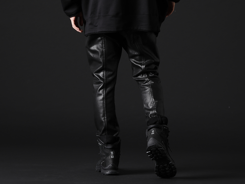 ユリウス / イレブン バイ ボリス ビジャン サベリ 2022-23AW - ストレスフリーなスウェット生地にブランドらしさを加えたパンツ - 799PAM26-C(コーティングスウェット シームドパンツ) BOOT2-GTX-Black(BOOT2 ゴアテックス ブラック) - 3-003