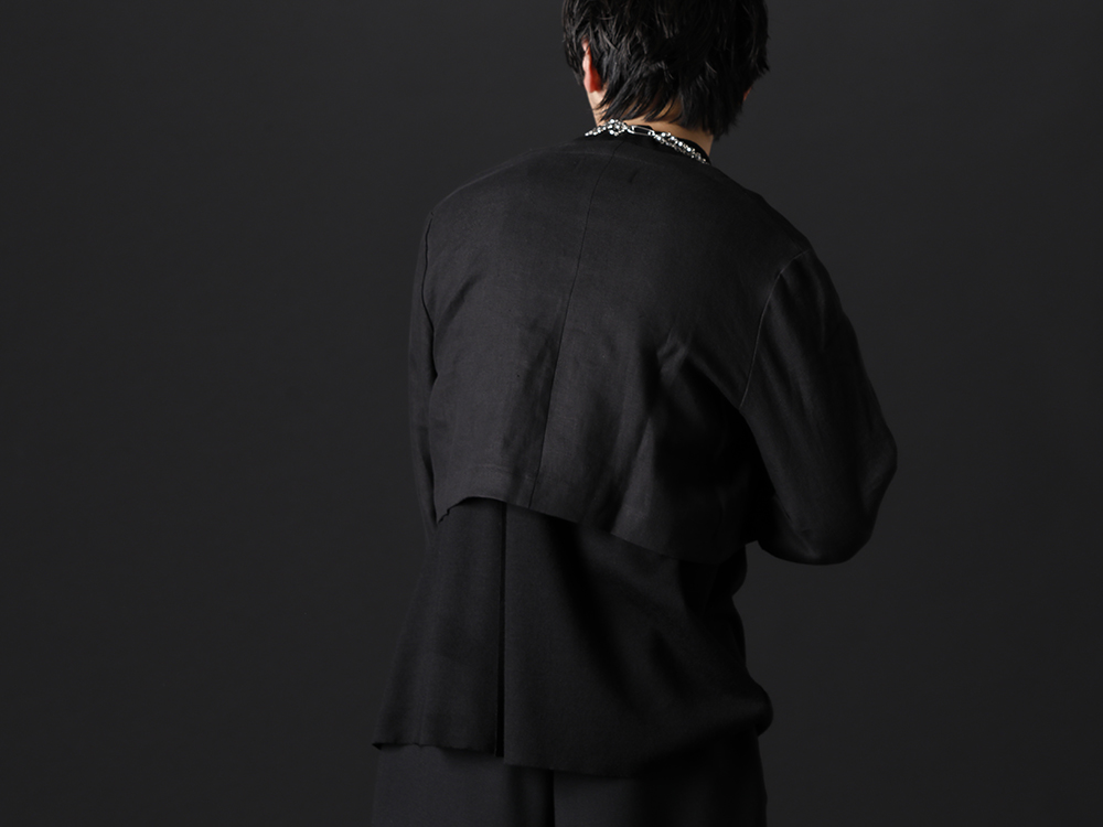 クジャク / タカヒロミヤシタ ザソロイスト 2022-23AW - 品のあるデザインでまとめ、生地感で程よく抜け感を - KJ-22SS26-black(クコ ジャケット ブラック) KJ-22AW30-Black(サンゴジュ プルオーバー ブラック) sa.0024AW22(クワドループルガラスビーズウィズボールチェーンネックレス) - 2-003
