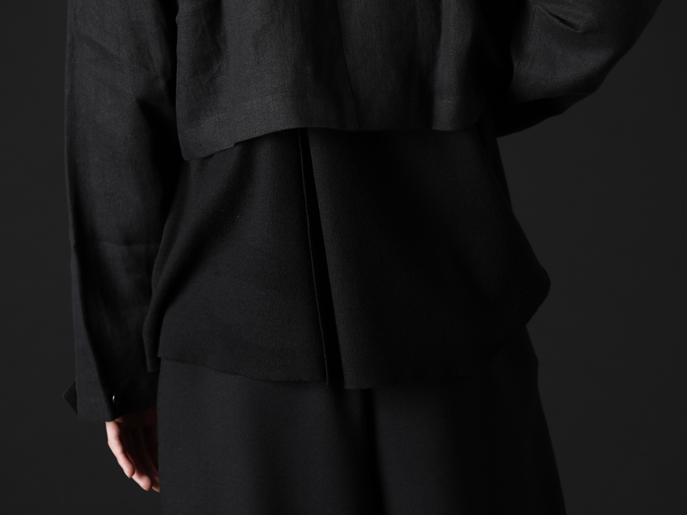 クジャク 2022-23AW - 品のあるデザインでまとめ、生地感で程よく抜け感を - KJ-22SS26-black(クコ ジャケット ブラック) KJ-22AW30-Black(サンゴジュ プルオーバー ブラック) - 2-007