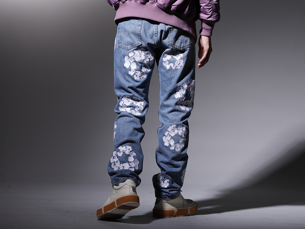デニムティアーズ / フェノメノン / グイディ 2022-23AW - コットンリーフの刺繍が特徴的なデニムパンツ。 - DT-S22-0000-010(COTTON WREATH チェーンステッチ ジーンズ ライトウォッシュ - 501-900-30) PH-014-White-Silver(リバーシブル ナローベルト ホワイト × シルバー) GJ02-CO00T(レースアップブーツ - ホースフルグレインレザー - GJ02 CO00T) - 3-002
