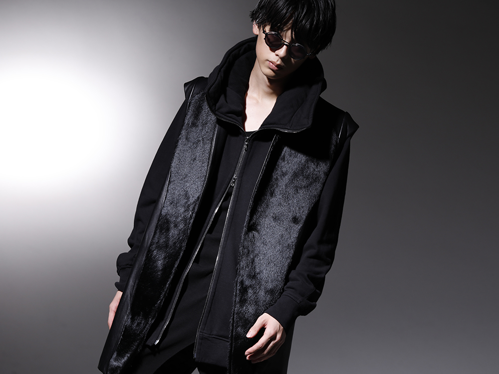 JULIUS / The Viridi-anne / RIGARDS 2022-23AW - A stylish vest with a hoody look for a casual look. - 797VEM2(Lamb Skin / Cow Hair Vest) 799CUM21-Black(Front Zip Sweat Hoodie Black) 799CUM25-Black(Rib Asymmetry Cutsewn Black) RG2001TVA-Vintage-Black-Black(RIGARDS collaboration sunglasses - Vintage Black+Black / Clear+D.Gray Lens) - 2-001