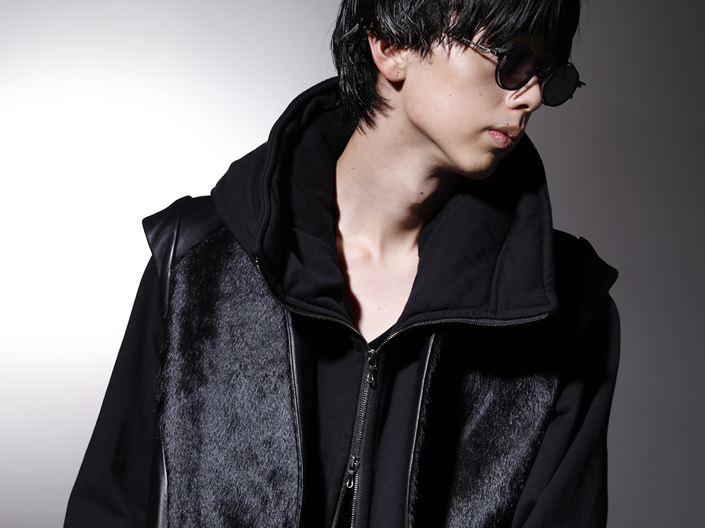 JULIUS / The Viridi-anne / RIGARDS 2022-23AW - A stylish vest with a hoody look for a casual look. - 797VEM2(Lamb Skin / Cow Hair Vest) 799CUM21-Black(Front Zip Sweat Hoodie Black) 799CUM25-Black(Rib Asymmetry Cutsewn Black) RG2001TVA-Vintage-Black-Black(RIGARDS collaboration sunglasses - Vintage Black+Black / Clear+D.Gray Lens) - 2-004