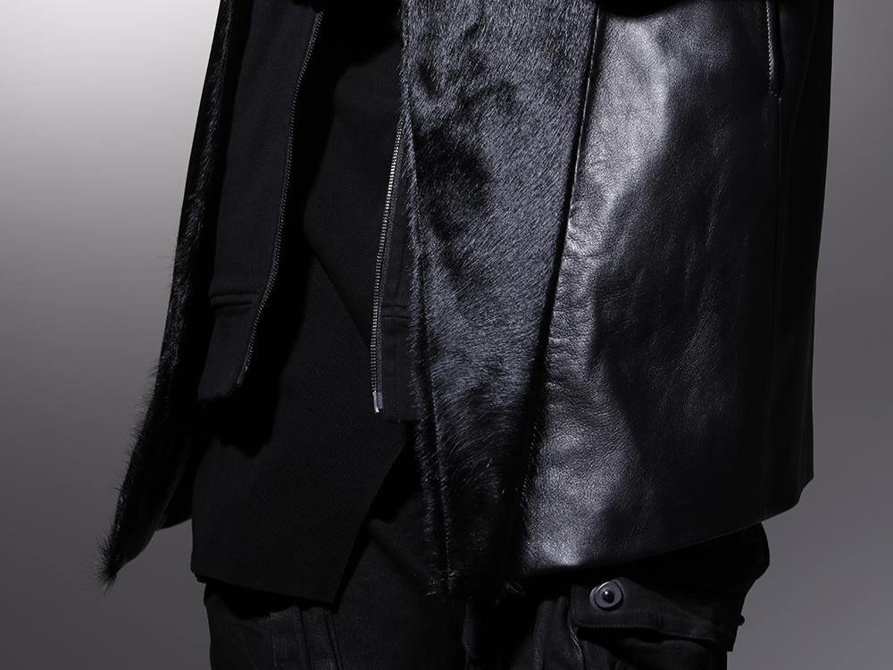 JULIUS 2022-23AW - A stylish vest with a hoody look for a casual look. - 797VEM2(Lamb Skin / Cow Hair Vest) 799CUM21-Black(Front Zip Sweat Hoodie Black) 799CUM25-Black(Rib Asymmetry Cutsewn Black) - 2-007
