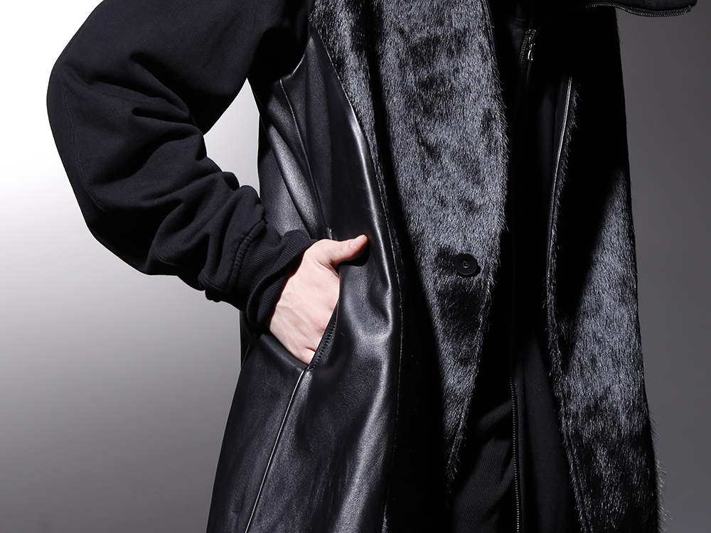 JULIUS 2022-23AW - A stylish vest with a hoody look for a casual look. - 797VEM2(Lamb Skin / Cow Hair Vest) 799CUM21-Black(Front Zip Sweat Hoodie Black) 799CUM25-Black(Rib Asymmetry Cutsewn Black) - 2-008