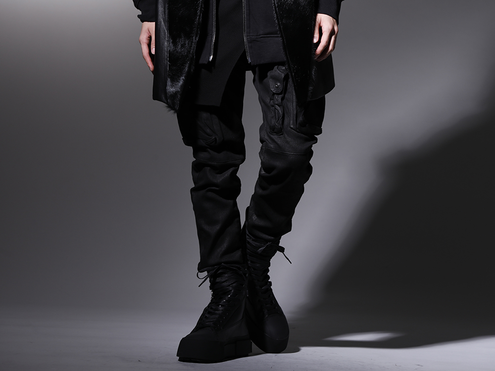 JULIUS 2022-23AW - Overwhelmingly Popular Gas Mask Coming This Season - 799PAM25-C(10.5oz Stretch Denim Gas Mask Coated Skinny Pants) 797FWM2-L-Black(Cow Leather Lace Up Sneaker Black) - 3-001