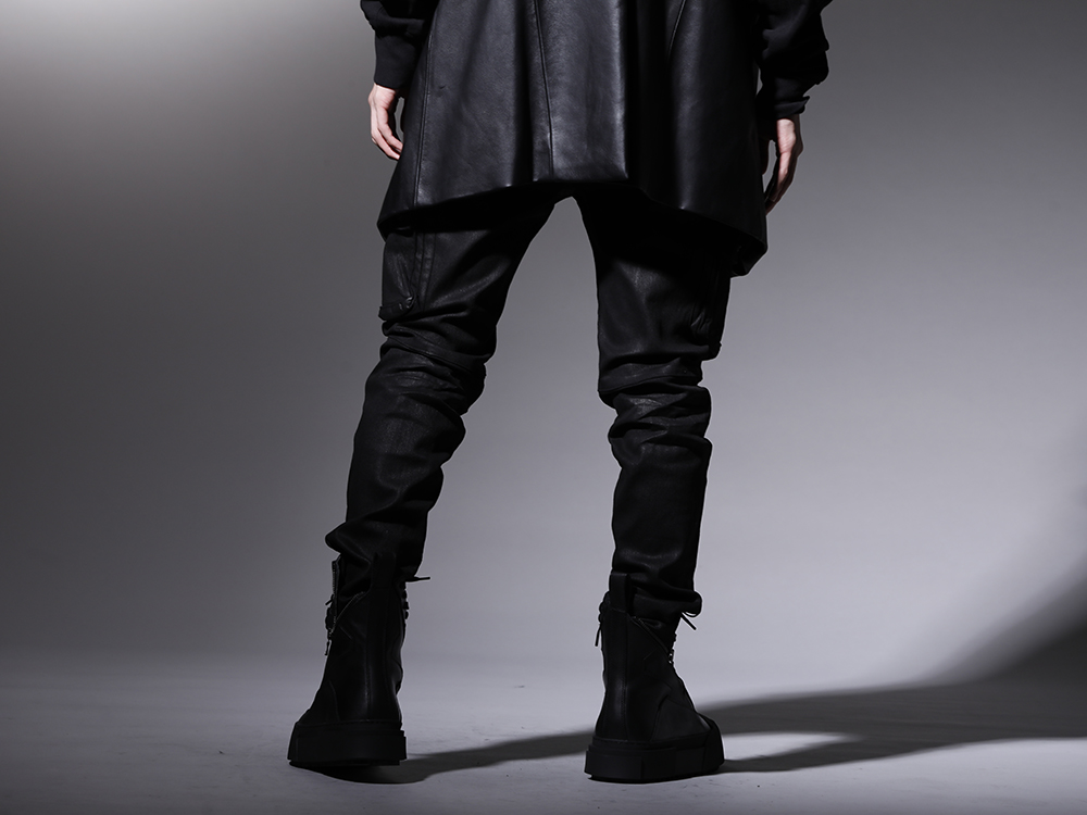 JULIUS 2022-23AW - Overwhelmingly Popular Gas Mask Coming This Season - 799PAM25-C(10.5oz Stretch Denim Gas Mask Coated Skinny Pants) 797FWM2-L-Black(Cow Leather Lace Up Sneaker Black) - 3-003