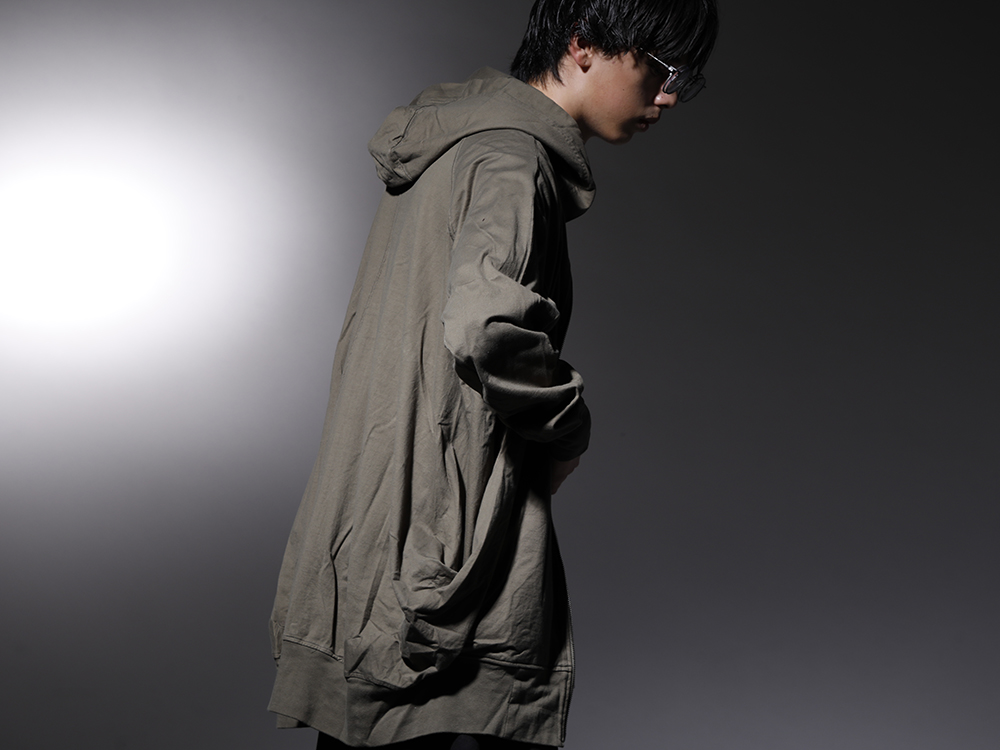 ユリウス / ザ ヴィリディアン / リガーズ 2022-23AW - ミニマルながらもブランドらしさを表現するタック使い - 787CUM4-agreen(ツイスト タック フーディー グリーン) RG2001TVA-Gray-Gray-Clear(リガーズ コラボレーション サングラス グレー+グレー / L.ミラー) - 2-002