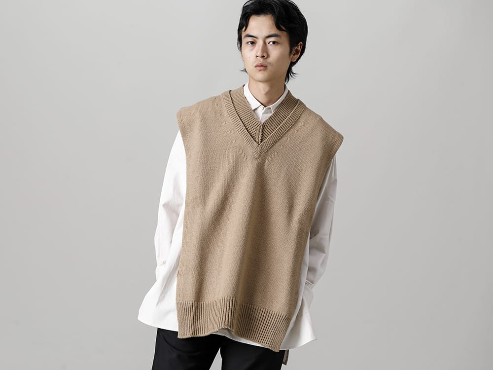 Maison Margiela - メゾン マルジェラ 2022-23AW マルジェラが定番的にリリースしているオーバーサイズのニットベスト 見出し2 -  SI1TH0001 ストール Beige - vu-a12-s01 ベーシック シャツ Off White