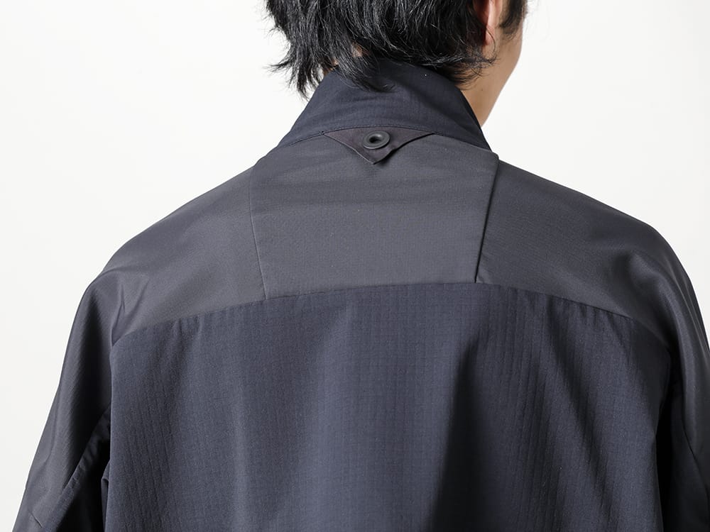 White Mountaineering 2022-23AW New stand-up collar blouson with contrasting fabric and zip design!  - BK2273203 GORE-TEX Infinium Stand Collar Jacket - FN3362 CLASSIC CHEST LOGO LS TEE 2-003