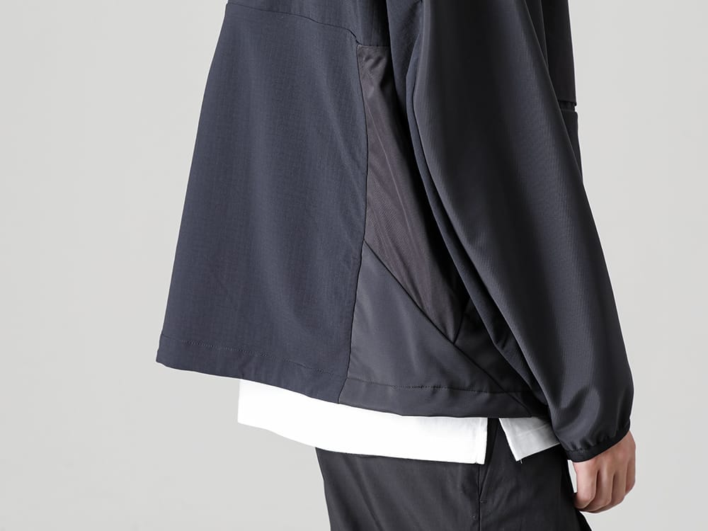 White Mountaineering 2022-23AW New stand-up collar blouson with contrasting fabric and zip design!  - BK2273203 GORE-TEX Infinium Stand Collar Jacket - FN3362 CLASSIC CHEST LOGO LS TEE 2-004
