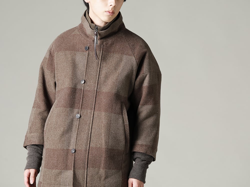 DEVOA(デヴォア) 22-32AW(秋冬) デザインとのバランスを考慮したゆとりのあるサイズ感  - JKI-SNM L7 コート ウールニードルパンチ 2-002