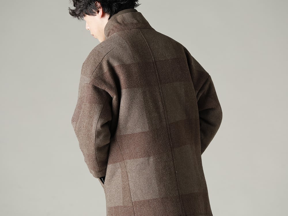 DEVOA(デヴォア) 22-32AW(秋冬) デザインとのバランスを考慮したゆとりのあるサイズ感  - JKI-SNM L7 コート ウールニードルパンチ 2-004