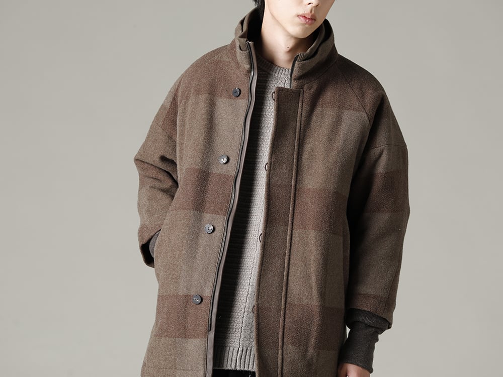 DEVOA(デヴォア) 22-32AW(秋冬) デザインとのバランスを考慮したゆとりのあるサイズ感  - JKI-SNM L7 コート ウールニードルパンチ 2-007