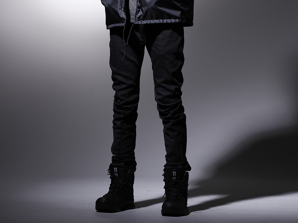 JULIUS / 11 by Boris Bidjan Saberi 2022-23AW - Slim pants with a three-dimensional and beautiful line. - 787PAM5-BK(Indirect Skinny Denim Black) BOOT2-GTX-Black(BOOT2 GTX Black) - 3-001