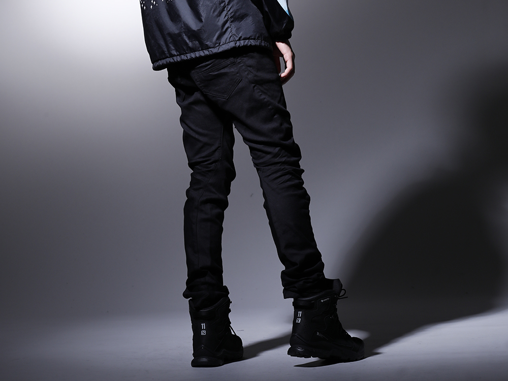 JULIUS / 11 by Boris Bidjan Saberi 2022-23AW - Slim pants with a three-dimensional and beautiful line. - 787PAM5-BK(Indirect Skinny Denim Black) BOOT2-GTX-Black(BOOT2 GTX Black) - 3-003