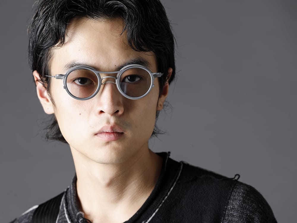 The Viridi-anne 2022-23AW This intarsia knit with an irregular plaid pattern is a useful piece for the autumn and winter seasons.  - VI-3529-07-Black Check P/O Knit Black - VI-3552-09 Goat Shoulder Bag - RG2001TVA RIGARDS collaboration sunglasses 2-006