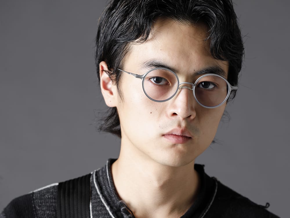 The Viridi-anne 2022-23AW This intarsia knit with an irregular plaid pattern is a useful piece for the autumn and winter seasons.  - VI-3529-07-Black Check P/O Knit Black - VI-3552-09 Goat Shoulder Bag - RG2001TVA RIGARDS collaboration sunglasses 2-007