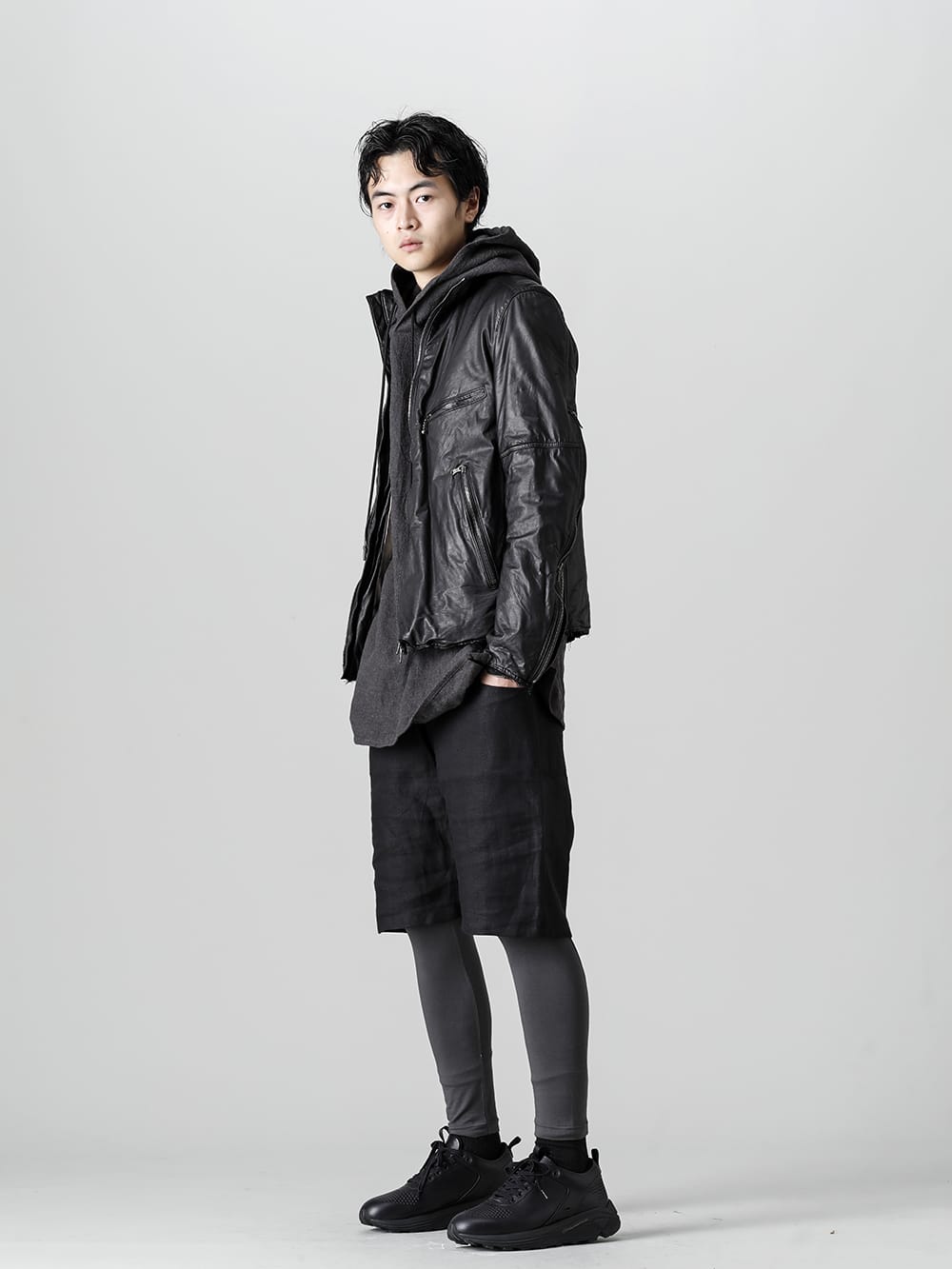 The Viridi-anne - ザ ヴィリジアン 22-23AW スタイリング ブラックメインで統一した秋のレザースタイリング - VI-3504-06-Goat Leather Jacket Black - RB-405-Solid Hoodie Graphite Gray - SCV186C016-Night Run light Black 1-001