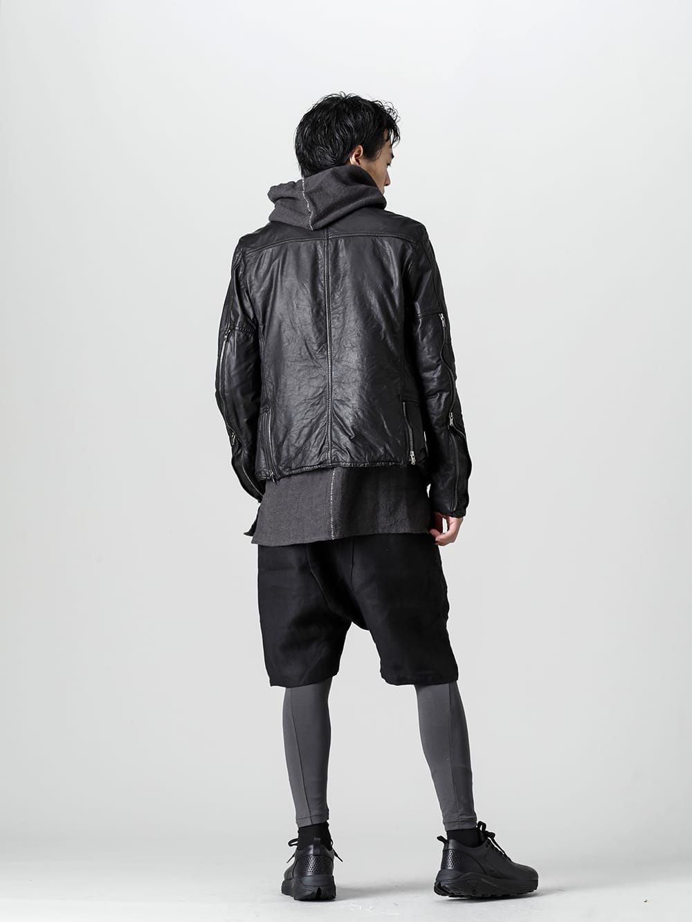 The Viridi-anne - ザ ヴィリジアン 22-23AW スタイリング ブラックメインで統一した秋のレザースタイリング - VI-3504-06-Goat Leather Jacket Black - RB-405-Solid Hoodie Graphite Gray - RB-420-Modal Jersey Leggings C.Gray 1-003