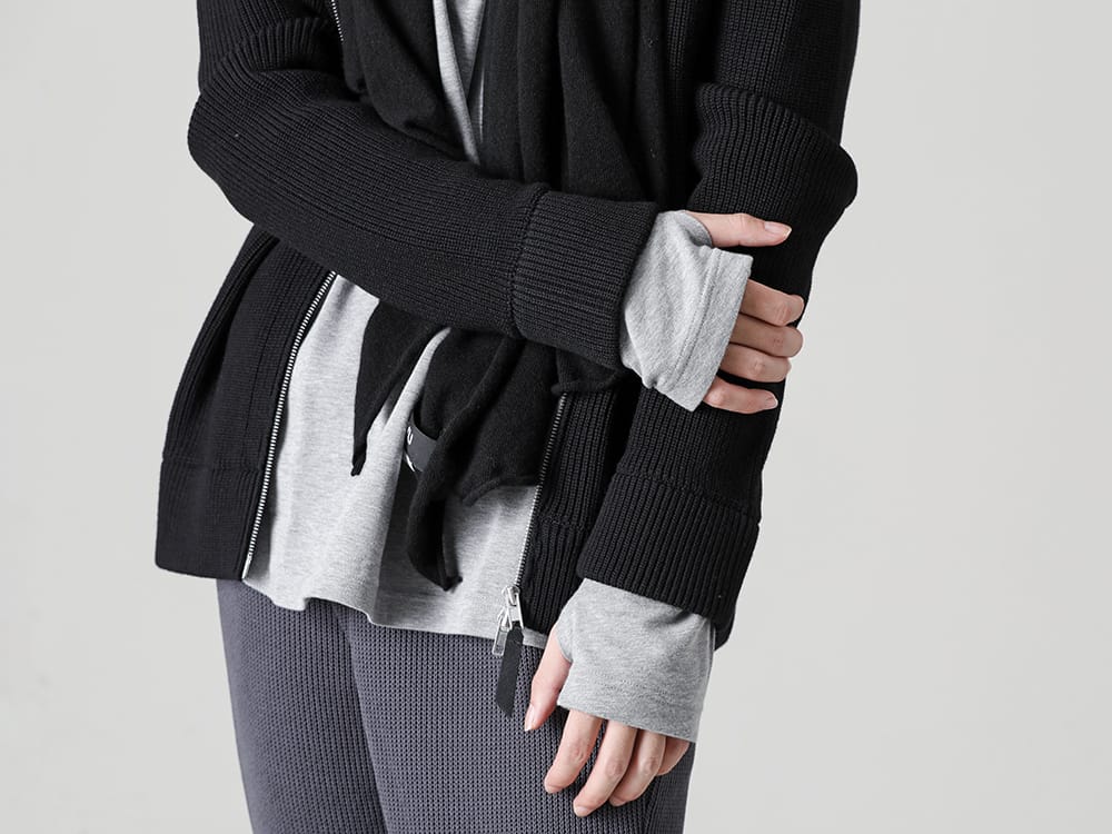 RIPVANWINKLE 22-23AW Notice the stole peeking out of the drivers' knit.  - CV10-0005-10th Annyversary Articulated Crew Neck LS T.Gray - SI1HA0013-Driver's Zip Up Knit Black - vu-a22-k19-Baby Cashmere Knit Stole 2-005