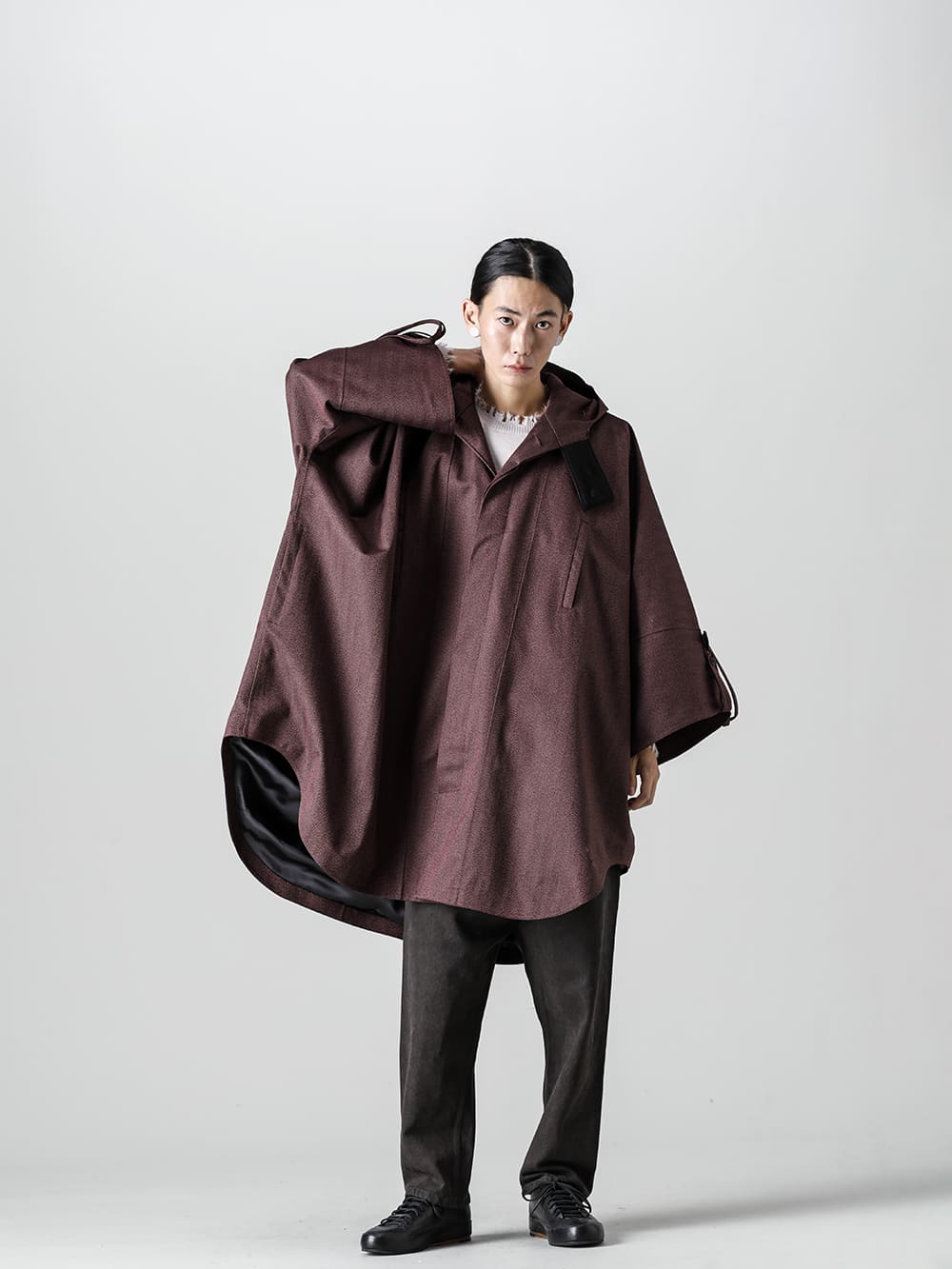 Norwegian Rain 22-23AW styling Recommended outerwear that can be worn in any weather from autumn to midwinter - Raincho-Unisex-Herringbone-Bordeaux-レインチョ ユニセックス ボルドー - UK7553-Off-White-ロングスリーブ ニットトップ. オフホワイト - UM3530-Black-Brown-フェリックス パンツ ブラック/ブラウン - Handsewn-Classic-Lo-ハンドソーン クラシック ロー 1-003