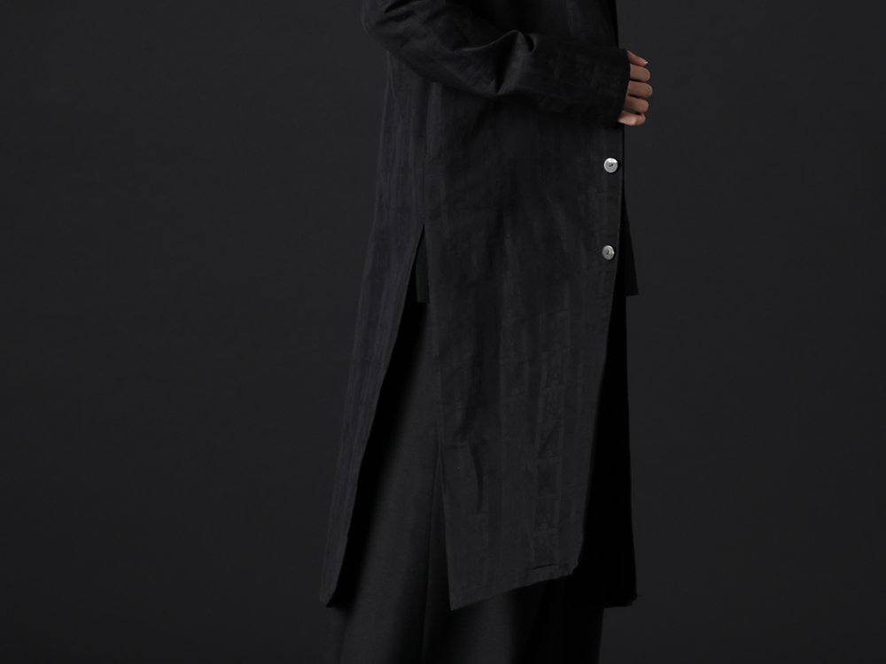 kujaku 2022-23AW - The skirt is clean, yet adds a good depth to the styling. - KJ-22SS04(Nankyo Coat) - 2-007