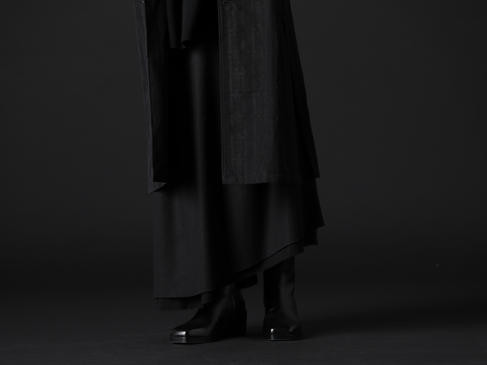 kujaku 2022-23AW - Asymmetrical, layered design skirt - KJ-22AW33-Black(otomeyuri skirt Black) KJ-21AW38(Kiri Boots) - 3-001